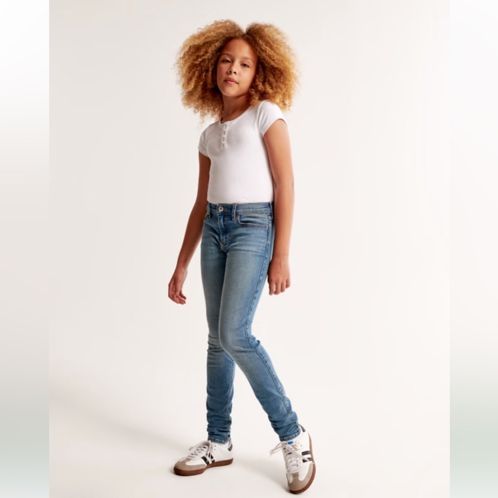 Abercrombie Kids High Rise Medium Wash Jean Legging – Size 13/14 Short